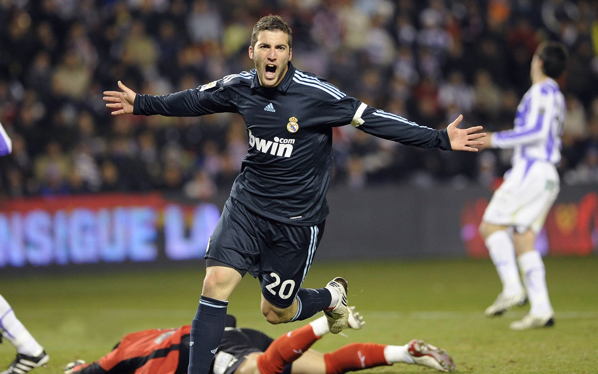 “马科斯·梅特罗的精准防守与快速进攻，成就阿根廷美洲狮队的致命武器”